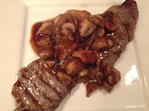 entrecote met paddenstoelen in rode wijn