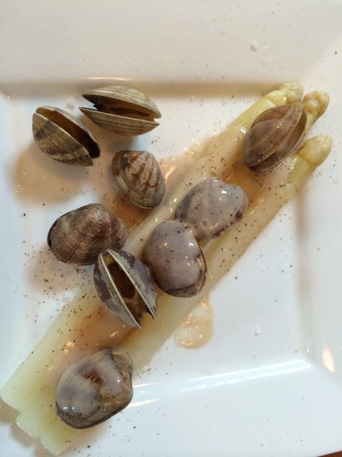 asperges met venusschelpen