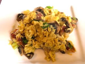 roerei met spek en champignons